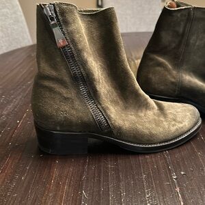 Frye Boots size 9 Olive Suede